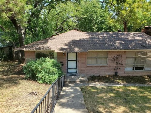 7243 Eccles Dr, Dallas TX  75227-9312 exterior