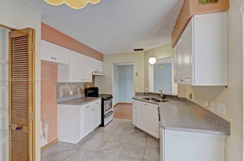 681 College Park Rd, Fort Pierce FL 34953-3330 exterior