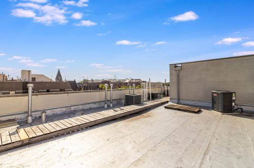 1605 Oakley Ave, Chicago IL  60647-6673 exterior