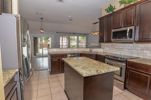 9404 Crossvine Ln, Frisco TX 75035-6030 exterior