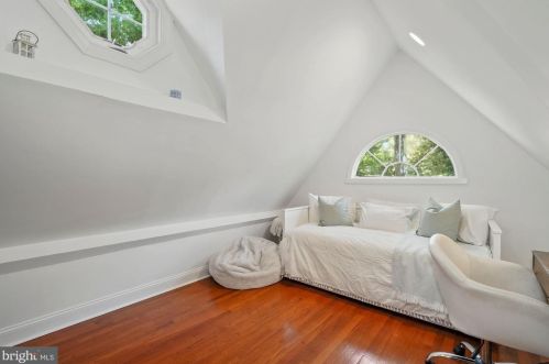 5018 Sherier Pl, Washington DC 20016-3328 exterior