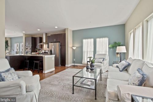 900 King Farm Blvd, Rockville MD  20850-6610 exterior