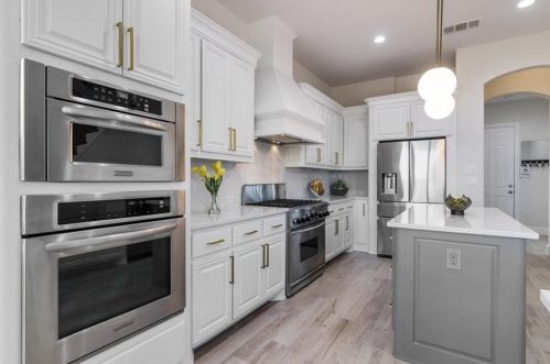 217 Emerald Rdg Dr, Austin TX 78732-1234 exterior