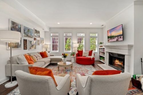 3927 Greenview Ave, Chicago, IL 60613-2579