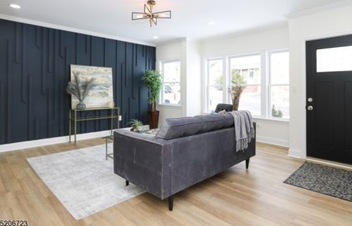 4 Hollywood Ave, Montclair NJ  07042-4306 exterior