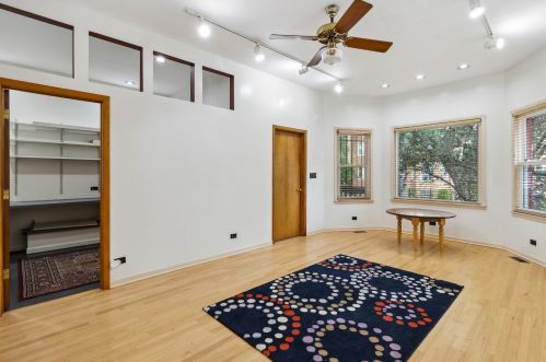 2436 Sawyer Ave, Chicago IL 60647-2517 exterior