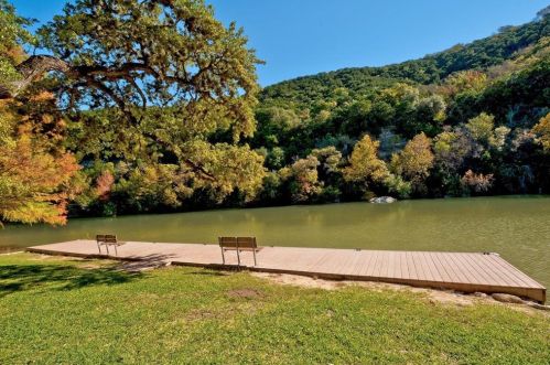 5406 Courtyard Dr, Austin TX 78730-5015 exterior