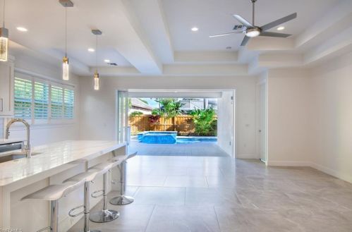 711 102 Ave, Naples FL 34108-3216 exterior