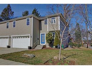 18 Overhill Rd, Providence, RI 02906-3718