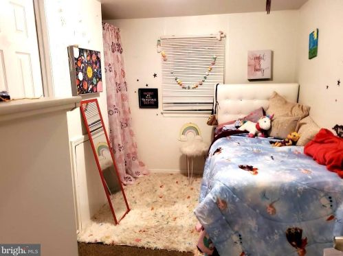 27 8th St, Chester PA 19013-6018 exterior