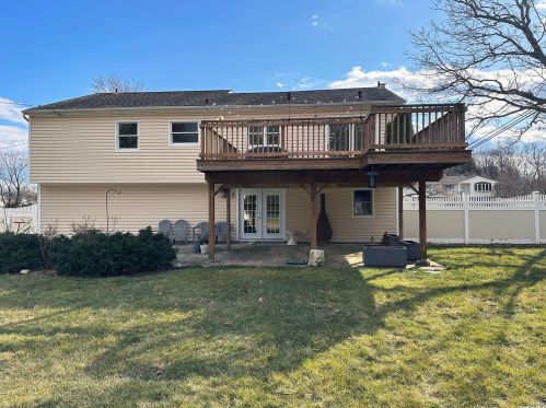 4 Cutchogue Ln, Commack NY  11725-4207 exterior