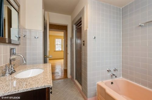 3322 Catalpa Ave, Chicago IL 60625-2275 exterior