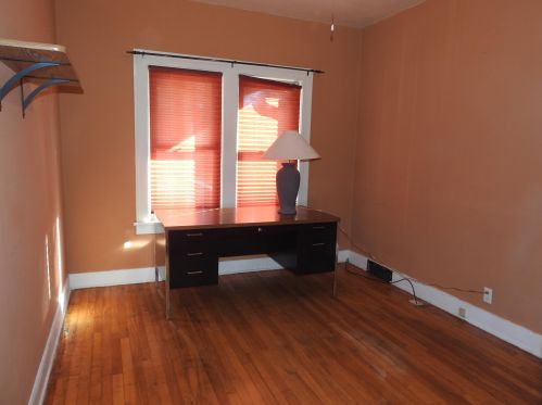 2204 La Follette Ave, Manitowoc WI 54220-2531 exterior