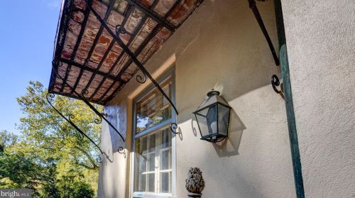 42 Bells Ml Rd, Philadelphia PA 19128-1007 exterior