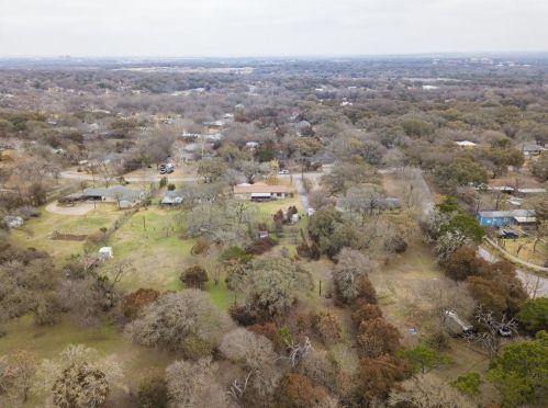 7404 Frst Wood Rd, Austin TX 78745-6220 exterior