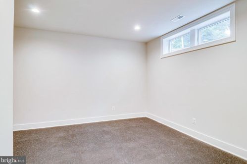 6208 Kellogg Dr, Mc Lean VA  22101-3121 exterior