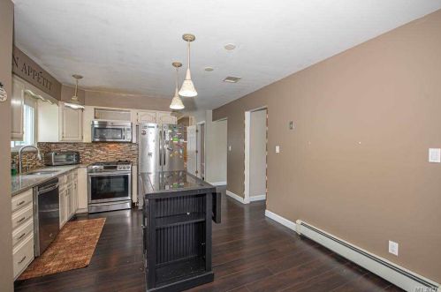 1 April Ave, Huntington Station NY 11746-7002 exterior