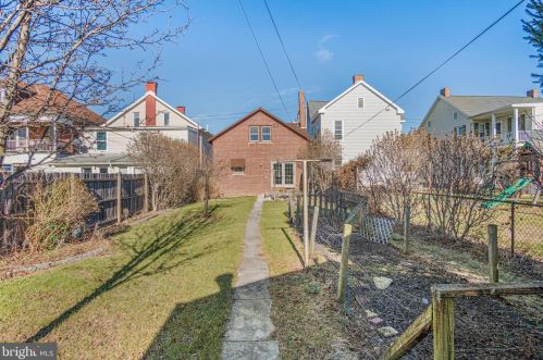 221 Locust St, Hanover PA  17331-2617 exterior