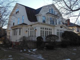178 Madison Ave, Holyoke, MA 01040-2044