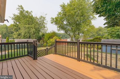 136 Dunsinane Dr, New Castle DE 19720-2323 exterior