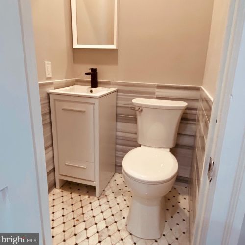 776 Front St, Philadelphia PA 19147-3523 exterior