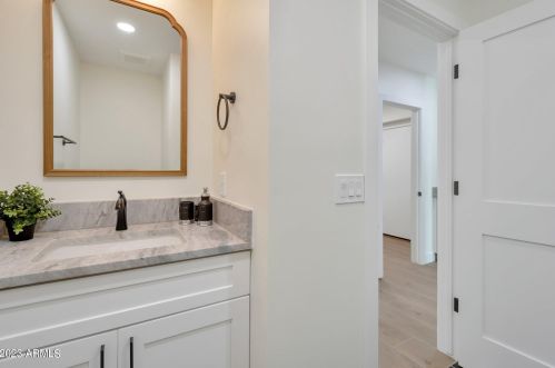 8001 11th Ave, Phoenix AZ  85021-5626 exterior