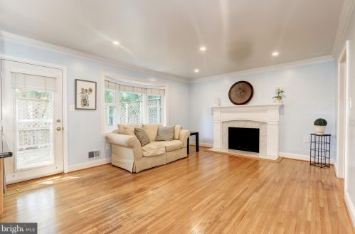 2998 Glenora Ln, Rockville MD 20850-3055 exterior