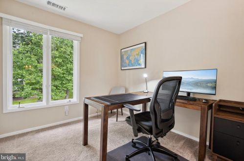 2001 Dundee Rd, Rockville MD 20850-3046 exterior