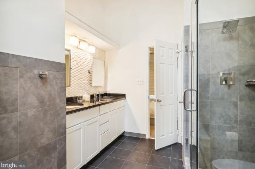 6036 Loganwood Dr, Rockville MD 20852-3459 exterior