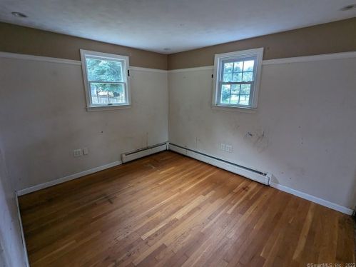 2 Stage Rd, Enfield CT 06082-5622 exterior