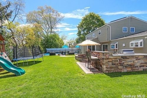 9 Sagamore Ln, Huntington Station NY exterior