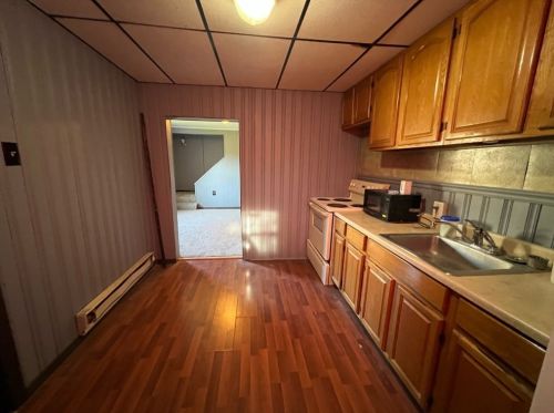 9046 Maple St, Pittsburgh PA  15239-1628 exterior