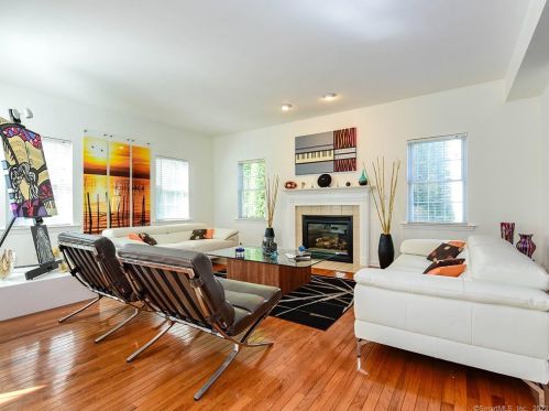 96 Juniper Dr, Milford CT 06461-9118 exterior