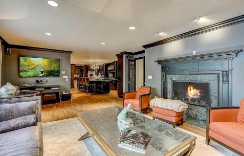 233 Ravine Baye Rd, Milwaukee WI 53217-1330 exterior