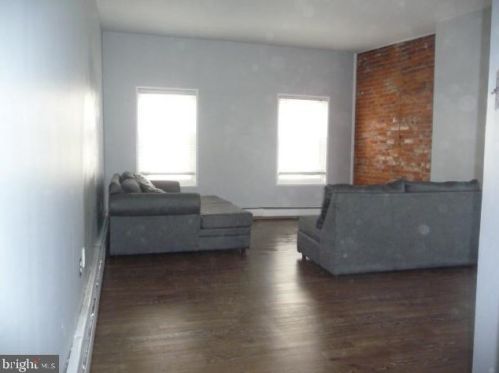 324 18 St, Philadelphia PA 19140-1014 exterior