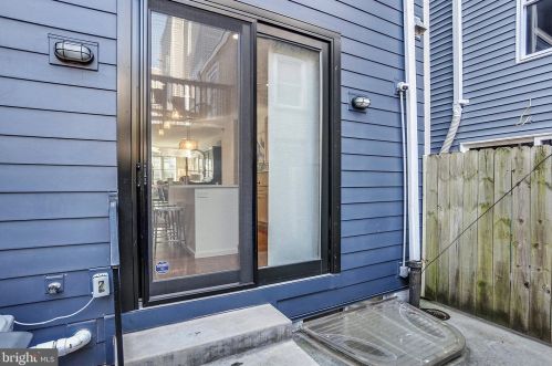 2011 Brown St, Philadelphia PA 19123-2256 exterior