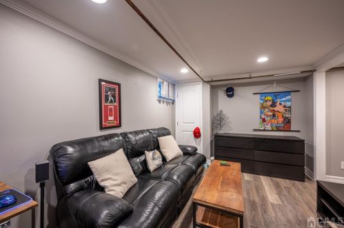 133 Hoover Ave, Edison NJ 08837-2669 exterior