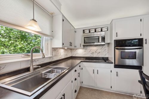 127 Woodbridge Ave, Metuchen NJ 08840-2030 exterior