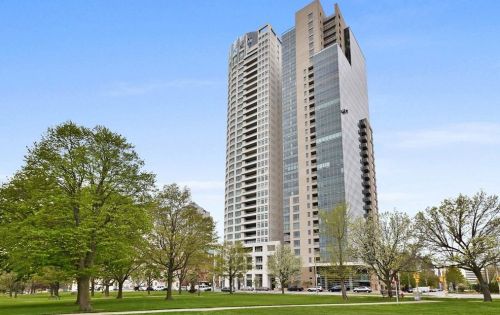 923 Kilbourn Ave, Milwaukee WI 53202-3421 exterior