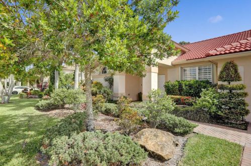 7470 Brunswick Cir, Boynton Beach, FL 33472-2537