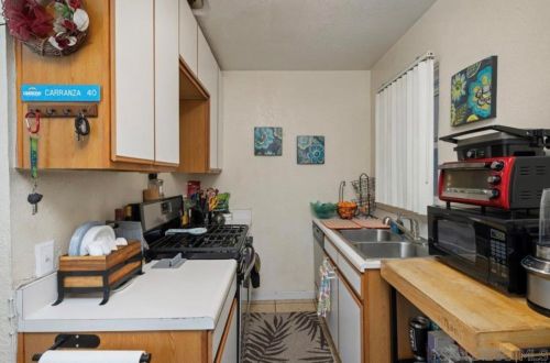 2025 Garnet Ave, San Diego CA 92109-3525 exterior