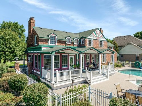 2703 Pointe Tremble Rd, Algonac MI 48001-4255 exterior