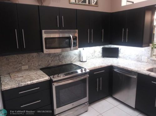 7572 Is Breeze Ter, Boynton Beach FL 33437-5403 exterior