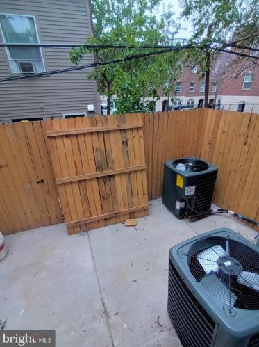 3018 9th St, Philadelphia PA  19133-2027 exterior