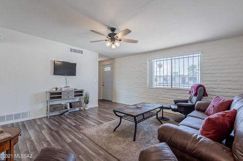 6725 Hawk Dr, Tucson AZ  85730-3247 exterior