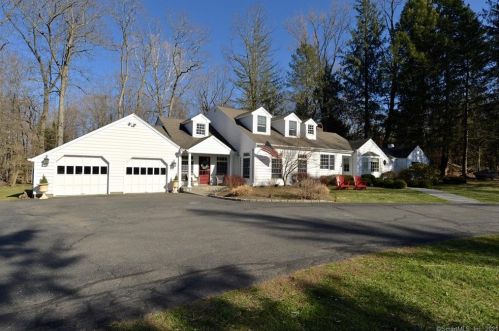 668 Ridgebury Rd, Ridgefield CT 06877-1117 exterior
