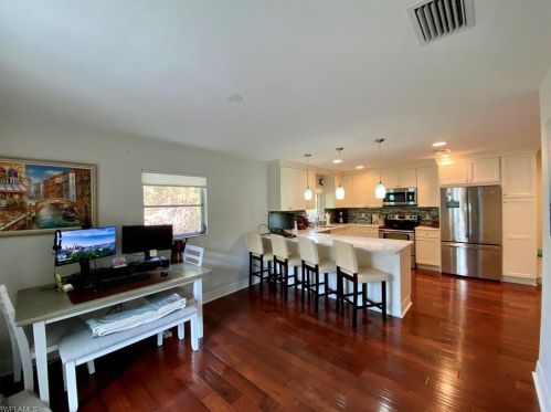 706 97 Ave, Naples FL 34108-2283 exterior