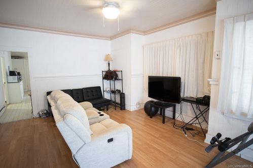 1347 Palolo Ave, Honolulu HI 96816-2528 exterior