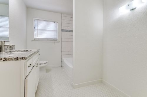 1201 Brookhurst St, Irving TX 75061-5451 exterior