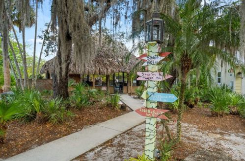 1810 Hideaway Cir, Fort Pierce, FL 34952-4813